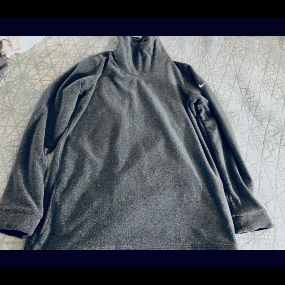 Sale Nike fleece top